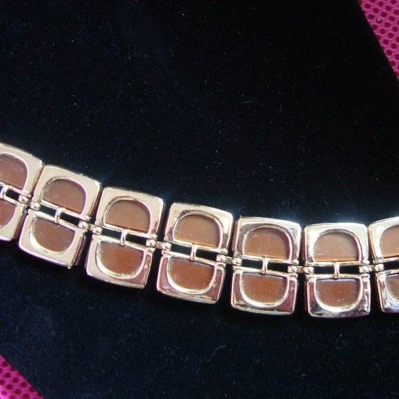 Vintage Lisner Brown Gold Tone Thermoset Jewelry Set Necklace Bracelet Earrings - Picture 8 of 10